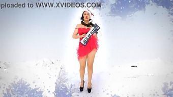 Маленькая Помощница Санты: Праздничное Угощение Xxxmas На 2023 Год